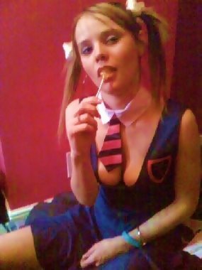 Colegiala chupa Lollipop